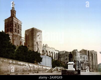 1890 Ca, AVIGNON, Provence-Alpen-Cote d'Azur, FRANKREICH: DER ORT der BURG POPES und der KATHEDRALE. Episkopalensemble . Farbfotochrom, Detroit Publishing Co., USA - PIAZZA - PAPSTPALAST - FOTO STORICHE - GESCHICHTSFOTOS - GEOGRAFIA - GEOGRAPHIE - ARCHITEKTUR - ARCHITETTURA - VECCHIA EUROPA - ALTES EUROPA - FRANCIA - PIAZZA - PALAZZO DEI PAPI - PAPA - CATTEDRALE - CHIESA - KIRCHE - PROVENZA --- ARCHIVIO GBB Stockfoto