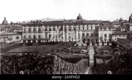 1900 CA, ROMA, ITALIEN: DER PALAZZO CORSINI ALLA LUNGARA . Der italienische Fürst TOMMASO CORSINI Jr. Principe di SISMANO Duca di Civitella und Casigliano ( Firenze 1835 - Grosseto 1919 ) Deputato del Parlamento Italiano, Senatore del Regno d'Italia aus dem Jahr 1882 und Sindaco von Firenze (* um 1880; † 1885 und 1900) War ein bedeutender Archäologe und gab seine Sammlung an das Museo Archeologico in Florenz. Im Jahre 1883 verkaufte Tompaso Corsini Jr seinen PALAZZO CORSINI ALLA Lungara in Rom an den italienischen Staat, gab aber seine Komplettsammlung von Kunstwerken (heute GALLERIA NAZIONALE D' ARTE ANTICA DI PALAZZO CORSI Stockfoto