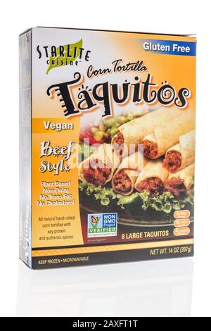 Winneconne, WI - 11. Februar 2020: Ein Paket von Starlite Cuisine taquitos vegan auf isoliertem Hintergrund. Stockfoto