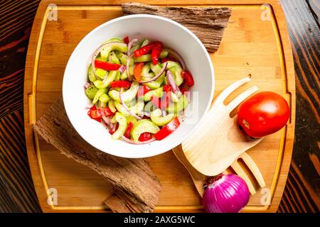 Gesunder Beissalat mit Frischem Gemüse Stockfoto