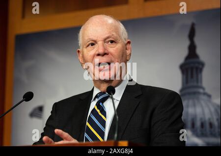 Washington, Vereinigte Staaten. Februar 2020. Senator Ben Cardin (D-MD) spricht über das Clean Economy Act von 2020 in Washington. Credit: Sopa Images Limited/Alamy Live News Stockfoto