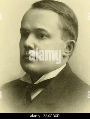 Ein Band mit Memoiren und Genealogie repräsentativer Bürger der Stadt Seattle und des Regierungsbezirks King, Washington, einschließlich Biographien vieler von denen, die sich verabschiedet haben. Und er hat in seinen geschäftlichen Angelegenheiten als Folge dieser Bestimmung floriert. Seine Geschäfte haben Ijeen in strenger Übereinstimmung mit den Geschäftsprinzipien, und in .Auburn und dem umliegenden Bezirk, wo er 1)am bekanntesten ist. ^Tr.Wooding hat viele Freunde. CLARK M. NETTLETON. Clark M. Nettleton ist Geschäftsträger der Seattle Bridge Com-Pany und Direktor der Mensing-Muchmore Printing Company, einem Trusteeof the Seat Stockfoto