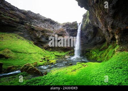 Wasserfall Kvernufoss in Südisland, Europa Stockfoto