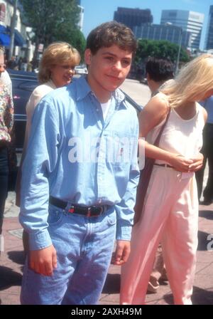 Westwood, Kalifornien, USA 9. Juli 1995 Schauspieler Jason James Richter besucht Warner Bros. Pictures' 'Free Willys 2: The Adventure Home' Premiere am 9. Juli 1995 im Mann Village Theatre in Westwood, Kalifornien, USA. Foto von Barry King/Alamy Stock Photo Stockfoto