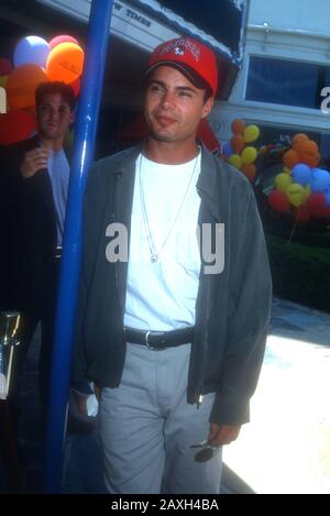 Westwood, Kalifornien, USA 9. Juli 1995 Schauspieler Matt Borlenghi besucht Warner Bros. Pictures' 'Free Willys 2: The Adventure Home' Premiere am 9. Juli 1995 im Mann Village Theatre in Westwood, Kalifornien, USA. Foto von Barry King/Alamy Stock Photo Stockfoto