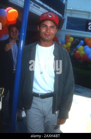 Westwood, Kalifornien, USA 9. Juli 1995 Schauspieler Matt Borlenghi besucht Warner Bros. Pictures' 'Free Willys 2: The Adventure Home' Premiere am 9. Juli 1995 im Mann Village Theatre in Westwood, Kalifornien, USA. Foto von Barry King/Alamy Stock Photo Stockfoto