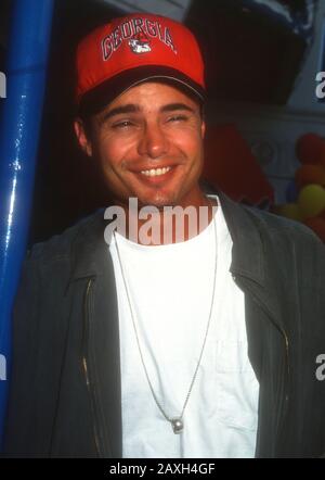 Westwood, Kalifornien, USA 9. Juli 1995 Schauspieler Matt Borlenghi besucht Warner Bros. Pictures' 'Free Willys 2: The Adventure Home' Premiere am 9. Juli 1995 im Mann Village Theatre in Westwood, Kalifornien, USA. Foto von Barry King/Alamy Stock Photo Stockfoto