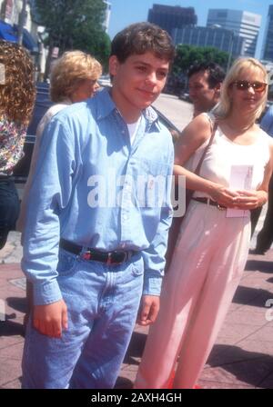 Westwood, Kalifornien, USA 9. Juli 1995 Schauspieler Jason James Richter besucht Warner Bros. Pictures' 'Free Willys 2: The Adventure Home' Premiere am 9. Juli 1995 im Mann Village Theatre in Westwood, Kalifornien, USA. Foto von Barry King/Alamy Stock Photo Stockfoto