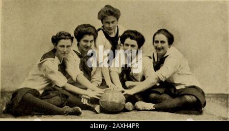 Skalpell: Das Jahrbuch von 1911 des Woman's Medical College of Pennsylvania. Metcalf Iliise Polk Wells Morris 146 1913. Baldwin Thompson Cook Stees Wright 1914 Stockfoto