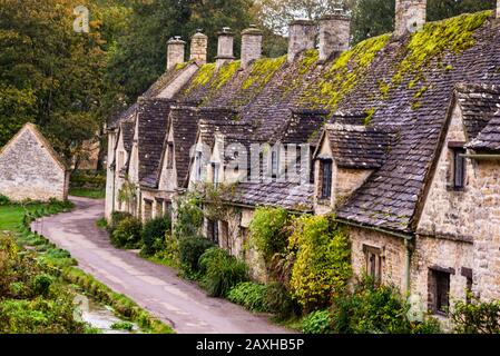 Weberhütten der Arlington Row in Bibury England. Stockfoto