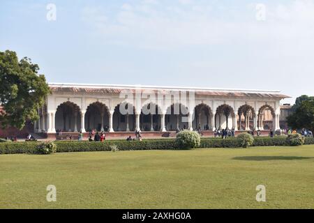 Agra, Uttar Pradesh, Indien, Januar 2020, Frontansicht Diwan-i-am oder Saal des öffentlichen Publikums, die vom Kaiser Shah Jahan genutzt wird Stockfoto