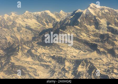 Luftansicht des Himalaya-Kamms von der Seite des Landes in Nepal Stockfoto