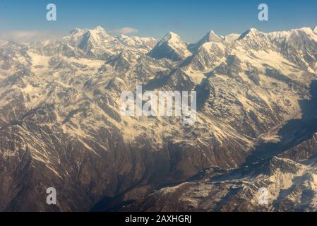 Luftansicht des Himalaya-Kamms von der Seite des Landes in Nepal Stockfoto