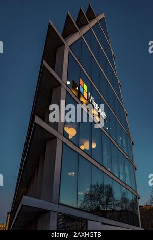 Mailand, ITALIEN - CIRCA FEBRUAR 2020: Microsoft House Headquarter in Mailand City, Viale Pasubio 21..Pasubio 21, entworfen von Herzog & De Meuron Stockfoto