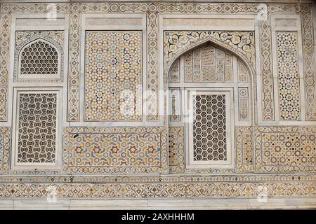 Außenwand, Detail mit Nische, Mausoleum von Etmaduddaula oder Itmad-ud-Daula Grab oft als Entwurf des Taj Mahal, Agra, Uttar Pradesh, In Angesehen Stockfoto