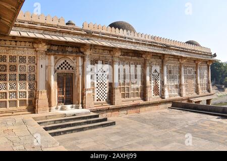 Sarkhej Roza ist ein Moschee- und Grabkomplex, Ahmedabad im Bundesstaat Gujarat, Indien Stockfoto