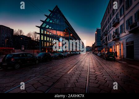 Mailand, ITALIEN - CIRCA FEBRUAR 2020: Fondazione Feltrinelli und Microsoft House Headquarter Mailand City von Herzog & De Meuron entworfen Stockfoto
