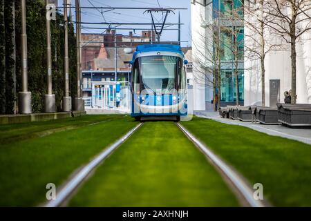 Die Midland Metro erstreckt sich weiterhin durch die Stadt Birmingham, Großbritannien. Stockfoto