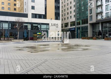 The Hub, Milton Keynes, eine moderne Entwicklung von Wohnungen, Büros und Restaurants in der Nähe des Stadtzentrums. Buckinghamshire, Großbritannien Stockfoto