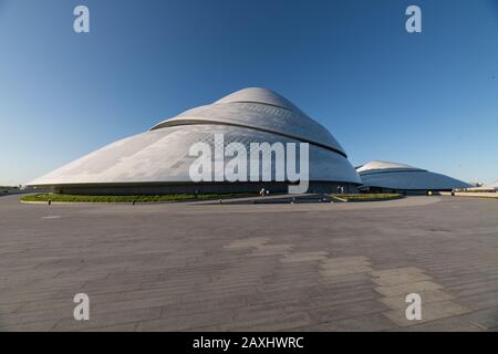 Harbin, China - 14. September 2019: Das Harbin Grand Theatre oder das Harbin Opera House ist ein multifunktiones Performing Arts Center Stockfoto