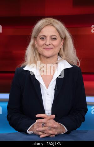 Köln, Deutschland. Februar 2020. Kristina DUNZ, Journalistin, stellvertretende Leiterin des parlamentarischen Büros der Rheinischen Post, Porträt, Porträt, Porträt, Einzelbild, Einzelmotiv, Talkshow hart aber Messe in Köln, 10.02.2020, Nutzung Worldwide Credit: Dpa/Alamy Live News Stockfoto