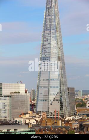 LONDON, Großbritannien - 8. JULI 2016: Der Shard Gebäude in London, UK. Der 310 Meter hohe Wolkenkratzer ist von Staat Katar gehört (95 Prozent). Stockfoto