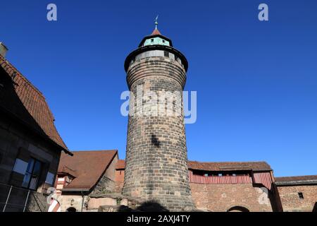 Nürnberger Kaiserburg - Sinwellturm. Wahrzeichen der Stadt Nürnberg, Deutschland. Stockfoto