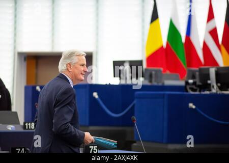 11. Februar 2020, Frankreich, Straßburg: Der Chef der EU-Task Force für Verhandlungen mit Großbritannien, Michel Barnier, startet die Sitzung im Plenarsaal des Europäischen Parlaments. Foto: Philipp von Ditfurth / dpa Stockfoto