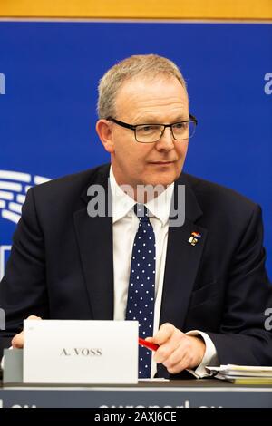 11. Februar 2020, Frankreich, Straßburg: Axel Voss (CDU, EVP-Fraktion) sitzt während einer Pressekonferenz in einem Raum im Gebäude des Europäischen Parlaments. Foto: Philipp von Ditfurth / dpa Stockfoto