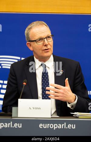 11. Februar 2020, Frankreich, Straßburg: Axel Voss (CDU, EVP-Fraktion) sitzt während einer Pressekonferenz in einem Raum im Gebäude des Europäischen Parlaments. Foto: Philipp von Ditfurth / dpa Stockfoto