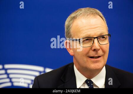 11. Februar 2020, Frankreich, Straßburg: Axel Voss (CDU, EVP-Fraktion) sitzt während einer Pressekonferenz in einem Raum im Gebäude des Europäischen Parlaments. Foto: Philipp von Ditfurth / dpa Stockfoto