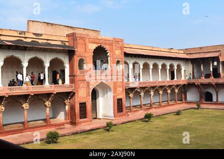 Innenhof des Shish Mahal oder Glass Palace, Agra Fort, Agra, Uttar Pradesh, Indien Stockfoto