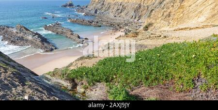 Praia dos Alteirinhos Strand, Parque Natural do Sudoeste Alentejano e Costa Vicentina, Zambujeira do Mar, Alentejo Littoral, Portugal Stockfoto