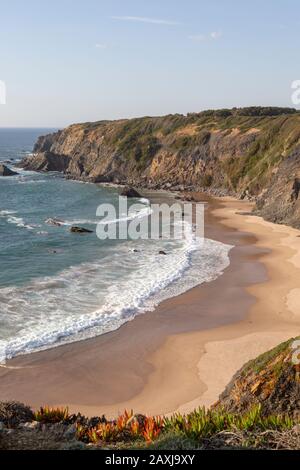 Blick auf die Landschaft auf den Fernwanderweg Ruta Vicentina, in Praia dos Machados, Carvalhal, Alentejo Littoral, Portugal, Südeuropa Stockfoto