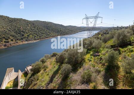 Barragem do Alqueva Staudamm Mehrzweckwassermanagementprojekt Rio Guadiana Fluss Wasserkraft Stromerzeugung Portugal Stockfoto