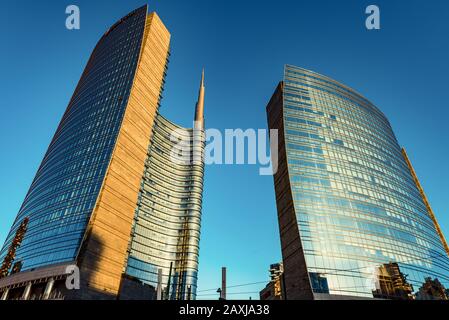 Mailand, ITALIEN - CIRCA FEBRUAR 2020: Mailand Italien, Porta Garibaldi District. Gae Aulenti-Platz. Unicredit Tower. Stockfoto