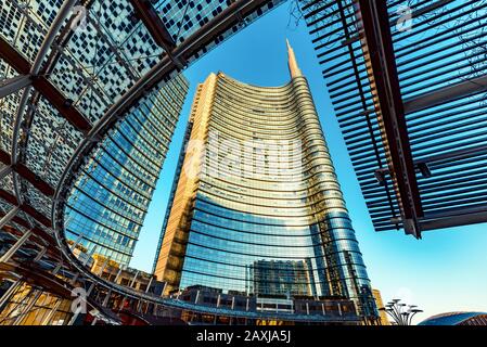 Mailand, ITALIEN - CIRCA FEBRUAR 2020: Mailand Italien, Porta Garibaldi District. Gae Aulenti-Platz. Unicredit Tower. Stockfoto