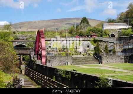 Laxey Valley Gardens in Old Snaefell Mine Workings with Waterwheel Lady Evelyn. Laxey, Insel Man, britische Inseln Stockfoto