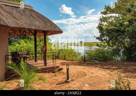 Chalet in der Chobe Safari Lodge am Chobe River in Kasane, Botswana Stockfoto