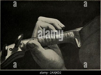 Mein System des übens für Geige und Lavier auf psycho-physiologischer grundlinie . Abb. I. Steh des Daumens. Abb. II Rückwärtebewegung des Daumens. 14 Stockfoto