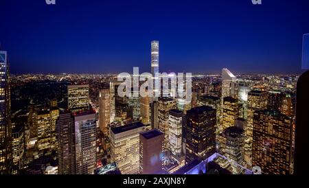 New YORK CITY, New York - FEBRUAR, 03: Fantastischer Panoramablick auf die Skyline von New York und Wolkenkratzer bei Sonnenuntergang am 03. Februar 2020 in New York City. Stockfoto