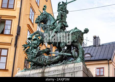 St. Georg und Drache, Denkmal aus Bronze. Stockholm Stockfoto