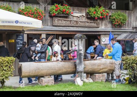 Fischerei St. Bartholomä an der gleichnamigen Kapelle, Königssee auf der Halbinsel Hirschau, Schönau am Königssee, Berchtesgadener Land, Oberbayern, Stockfoto