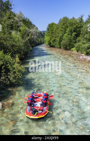 Rafting auf der Berchtesgadener Ache am Marktschellenberg, Berchtesgadener Land, Oberbayern, Bayern, Süddeutschland, Deutschland, Europa Stockfoto