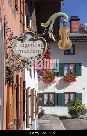 Geigenmuseum in Mittenwald, Oberbayern, Bayern, Süddeutschland, Deutschland, Europa Stockfoto