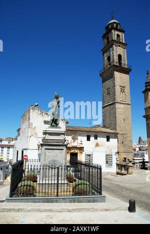 Palacio del Marques de Bertemati und Statue von Juan Pablo II auf der Plaza de la Encarnacion, Jerez de la Frontera, Provinz Cádiz; Andalucia, Spanien Stockfoto