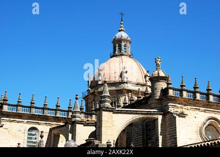 Blick auf die Kathedrale von El Salvador, Jerez de la Frontera, Provinz Cadiz, Andalucia, Spanien. Stockfoto
