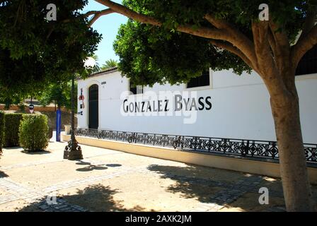 Name auf der Mauer von Fundador Pedro Domecq Bodega, Jerez de la Frontera, Spanien. Stockfoto