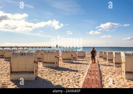 Pier und Strand, Groemitz, Deutschland Stockfoto