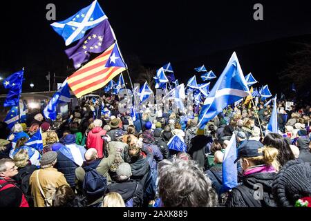 Die Menschen versammeln sich außerhalb des schottischen Parlaments in Edinburgh zur "iss EU Schon Rally", als der 31. Januar der Tag ist, an dem die Usa die Europäische Union offiziell verlassen. Kredit: Euan Cherry Stockfoto